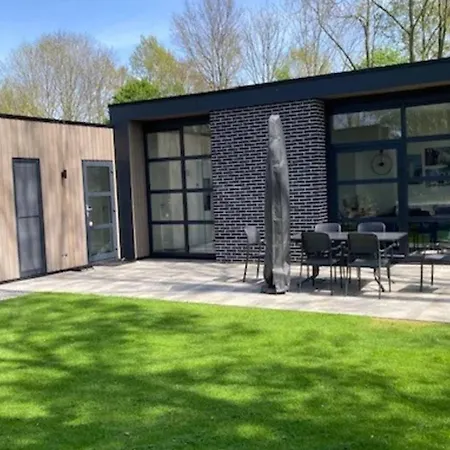 Chalet Modern In A Park Near The Veluwemeer *